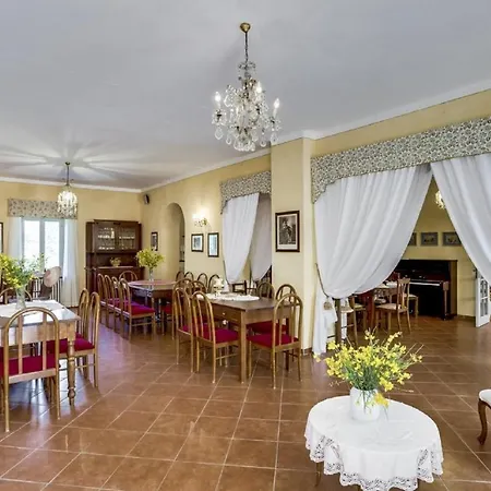 Villa Sleeps 28 With Pool And Wifi